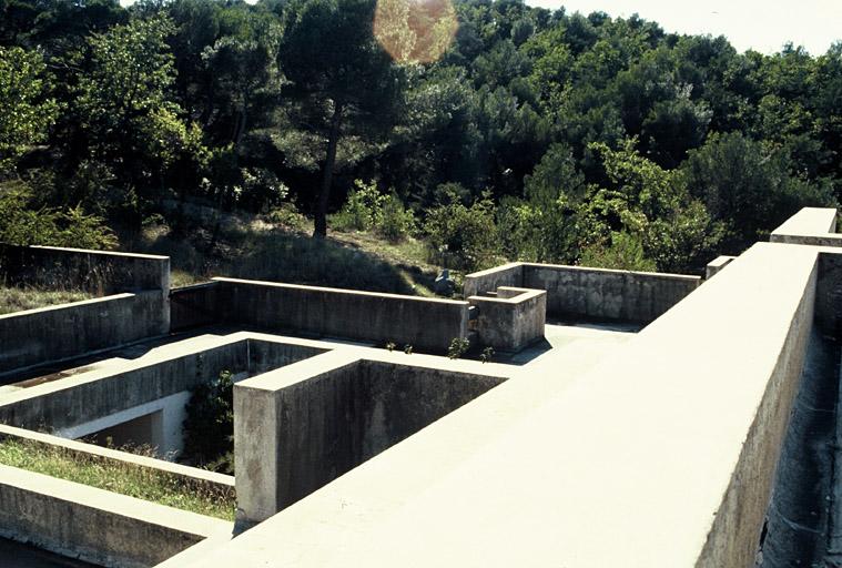 Les terrasses et le grand patio.