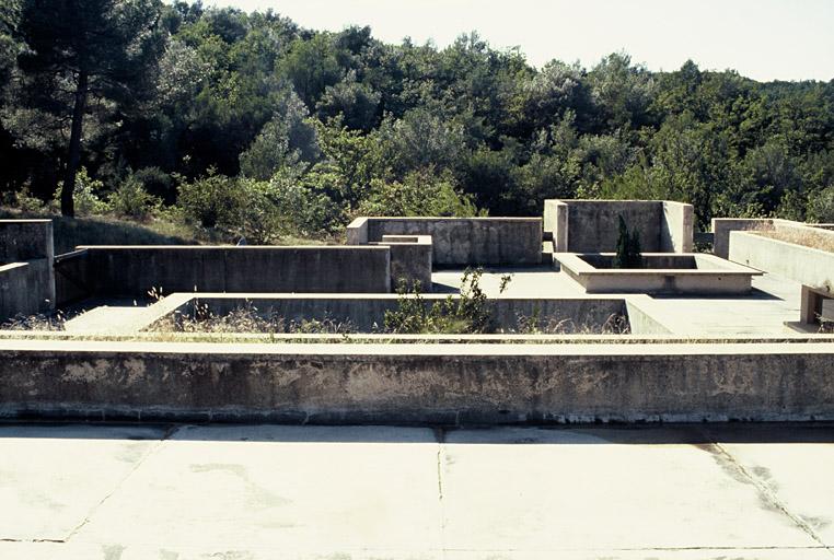 Terrasse du grand atelier, grand et petit patios.