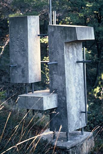 Dans le parc, sculpture de Walter Klinger.