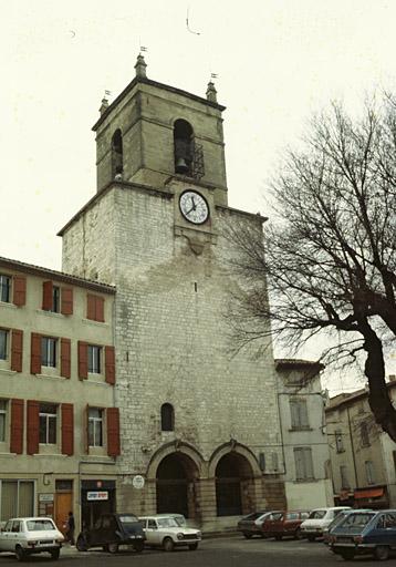 Vue d'ensemble, façade nord depuis la place Mirabeau.