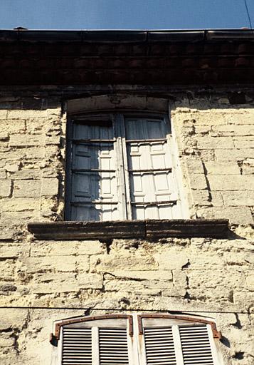 Façade sur la rue Durance, baie du dernier niveau.