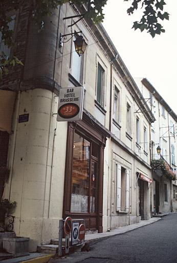 Façade est de l'immeuble, rue de l'hôtel de ville.