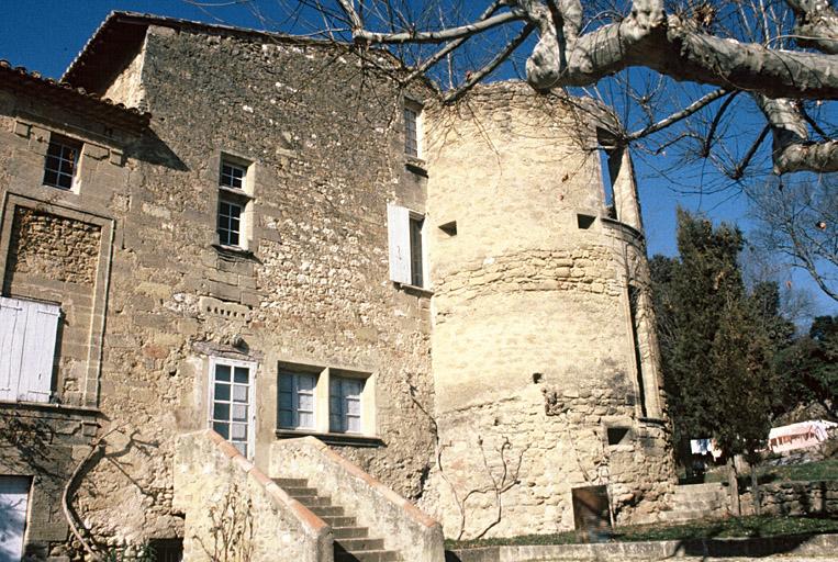 Tour nord-est et façade est de l'aile nord.