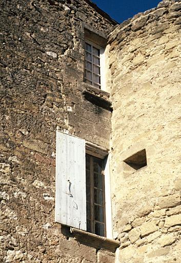 Façade est de l'aile nord, collage de la tour d'angle au corps de logis.