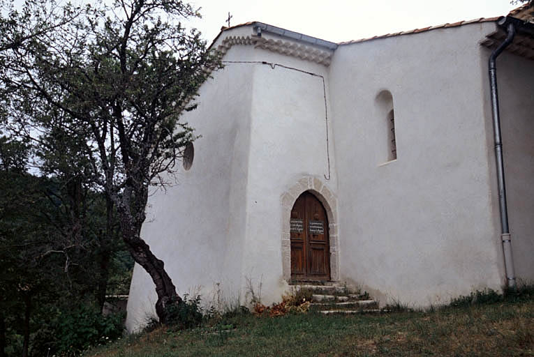 Porte et façade.