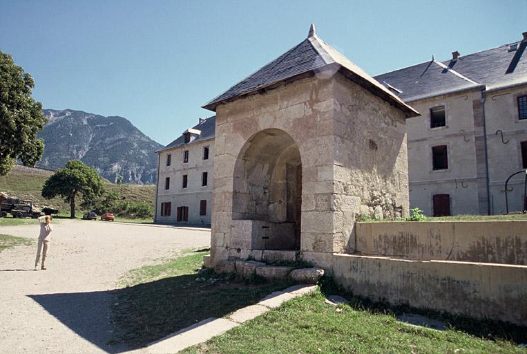 Vue générale, pavillon d'accès.