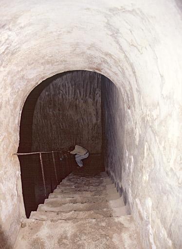 Intérieur, accès au sous-sol.