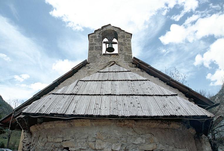 Couverture du chevet et clocher depuis l'est.