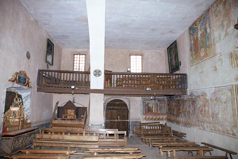 Nef, vue depuis le choeur vers le fond.