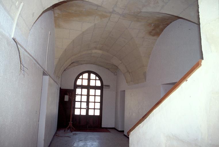 Vue du quartier ouest, un passage et un escalier.