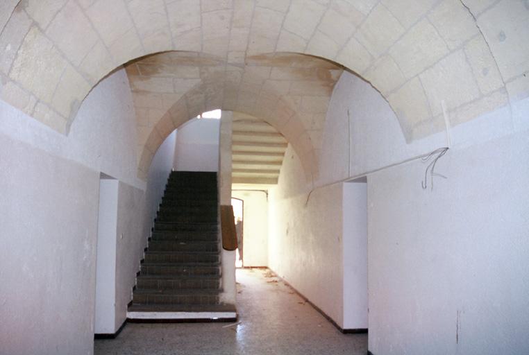 Vue du quartier ouest, un passage et un escalier.