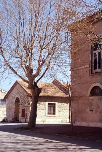 Vue à l'Est, le bâtiment du fourrage.