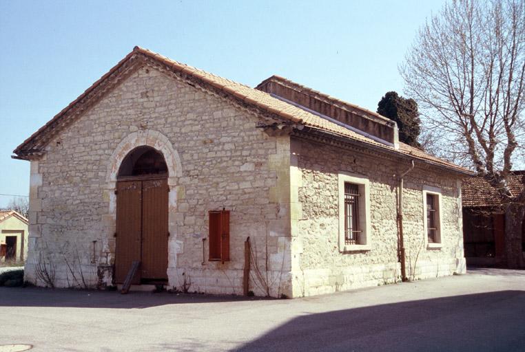 Vue à l'Est, le bâtiment du fourrage.