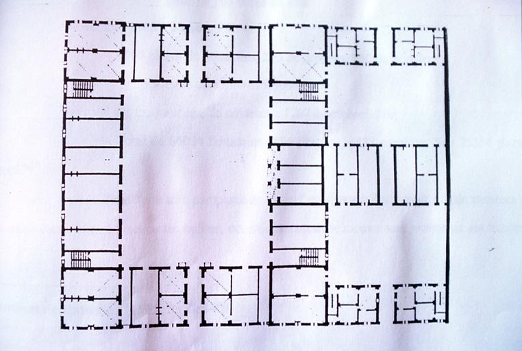 Vue d'un plan des carrés inachevés.