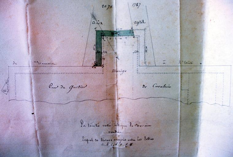 Vue d'un plan du manège avec le projet d'un mur contrevent.