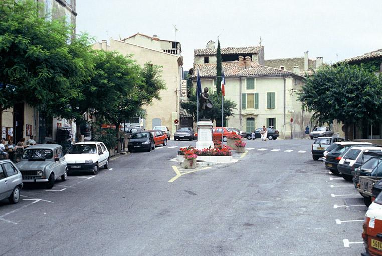 Vue d'ensemble depuis la place du Tambour d'Arcole.