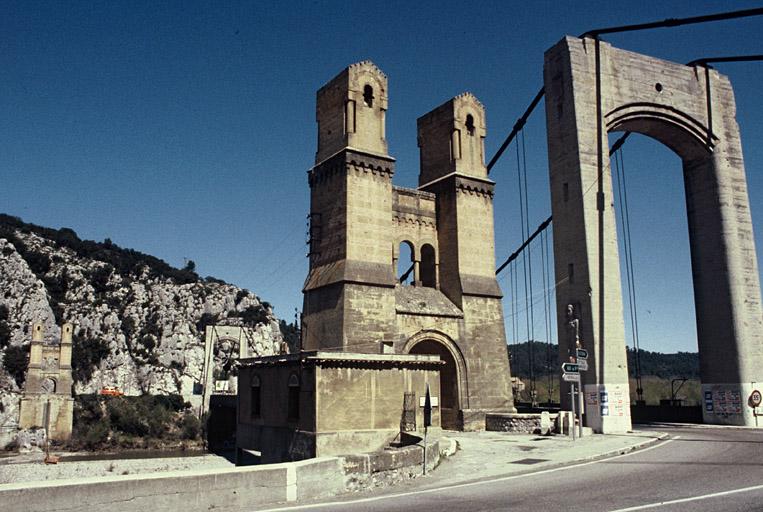 Vue depuis la rive gauche dans les Bouches-du-Rhône côté sud.