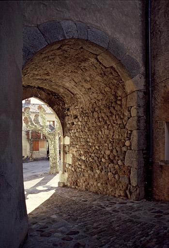 La porte de ville du nord vers le sud.