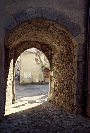 La porte de ville du nord vers le sud.