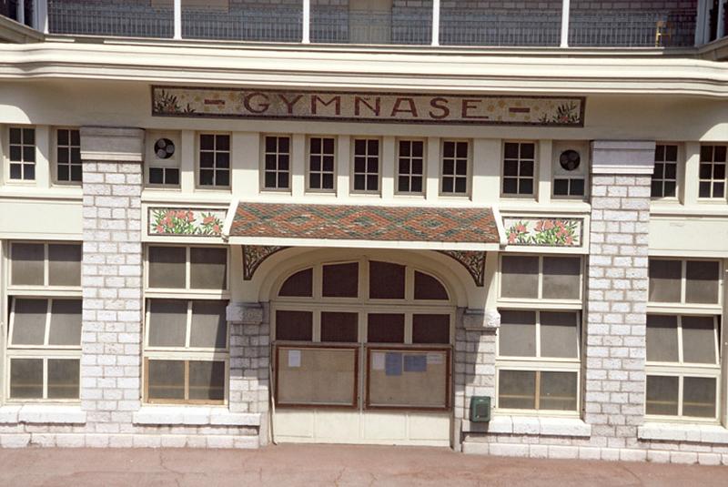 Gymnase, façade.