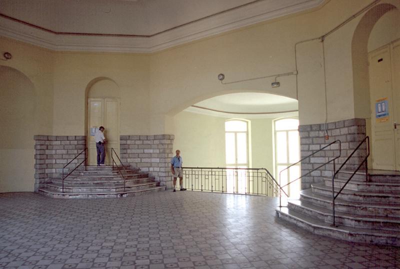 Escalier de l'angle sud-est, palier du premier étage.