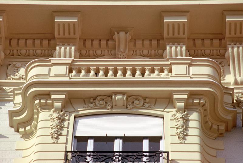 Bâtiment A, façade sud, amortissement bow-window.