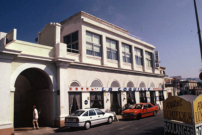 Villa, façade sur mer.