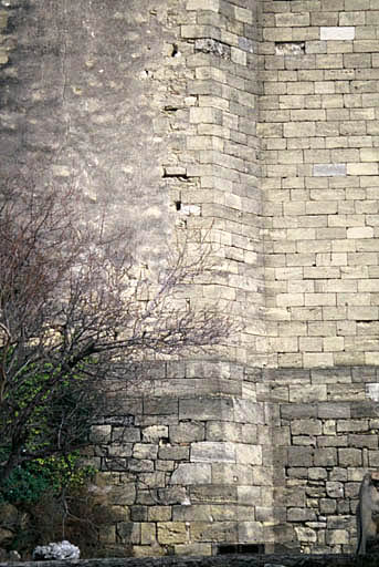 Clocher, détail de la base.