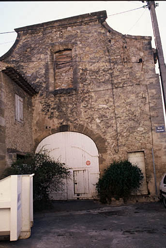 Façade principale sur rue Voltaire.