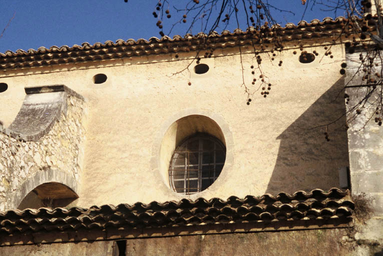 Façade latérale sud, oculus du choeur.