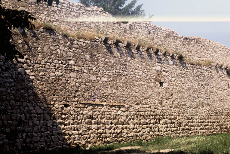 Fortification d'agglomération, rempart et portes