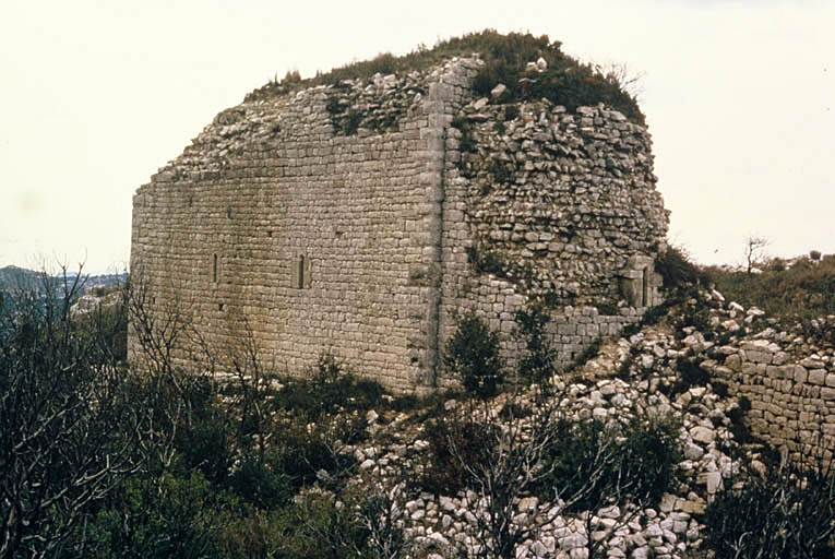 Chevet et façade sud.