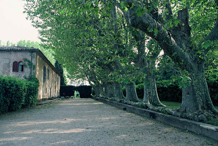 Le parc et bâtiments conventuels.