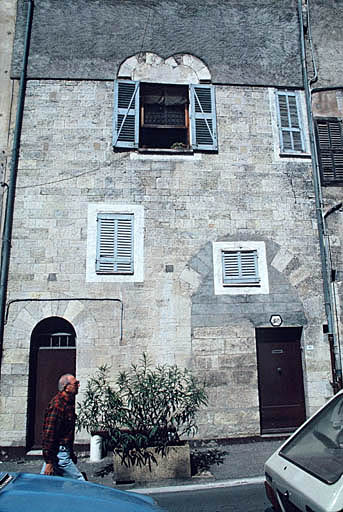 Façade sur rue.