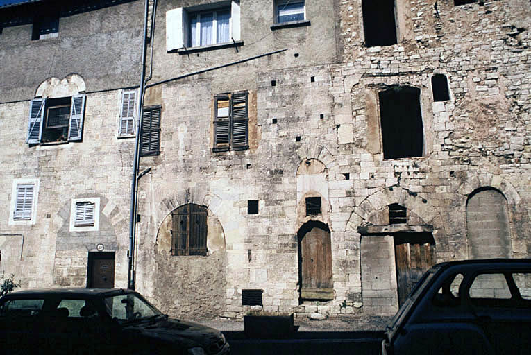 Maisons médiévales n° 18, 16, 14, façades antérieures.