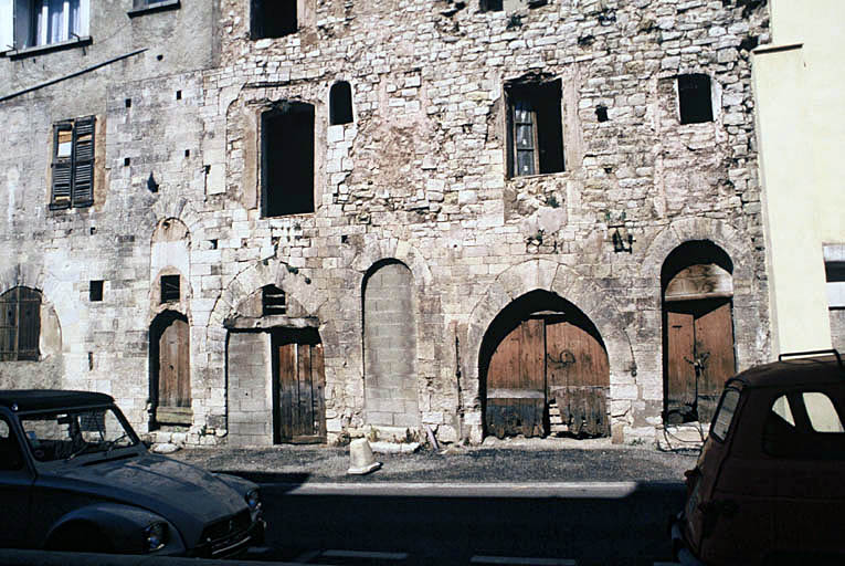 Maisons médiévales n° 16, 14, 12, façade antérieure.