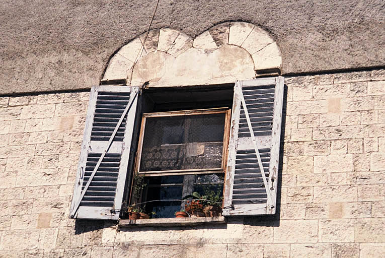 Maison médiévale n° 18, façade antérieure, premier étage.