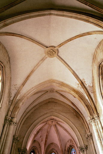 Voûtement de la nef et du choeur.