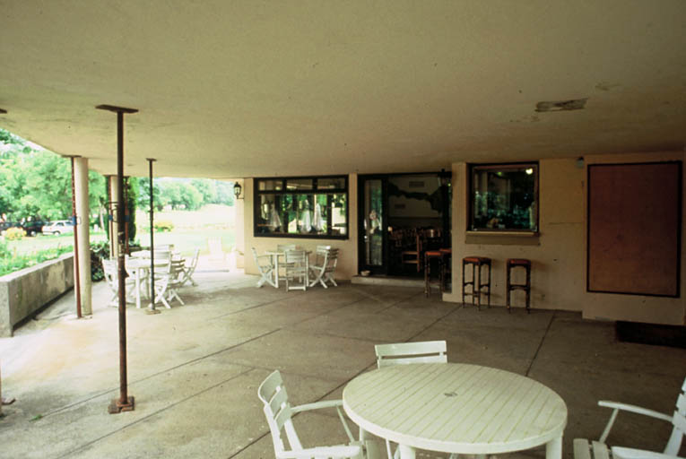 Terrasse couverte, vue sud-est,nord-ouest.