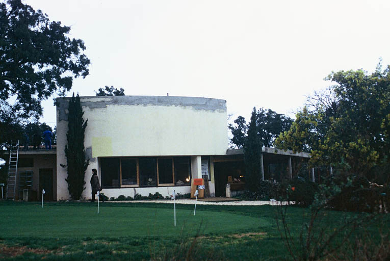 Elévation ouest, bar et salle à manger.