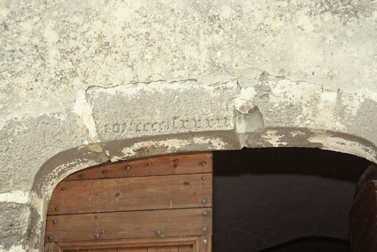 Inscription sur le linteau de la porte.