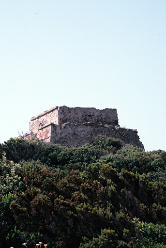 Face nord-est de la tour.