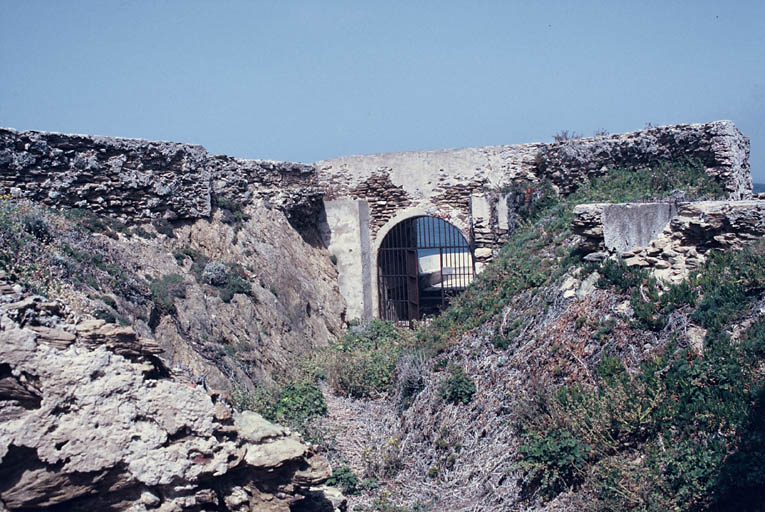 Passage sous la fortification.