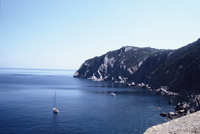 Baie, pointe des Mèdes.