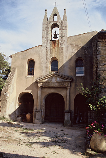 Façade ouest, entrée de la chapelle.