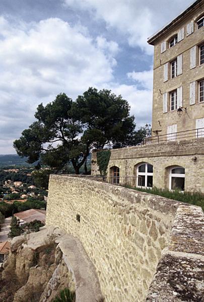 Terrasses sud du château.