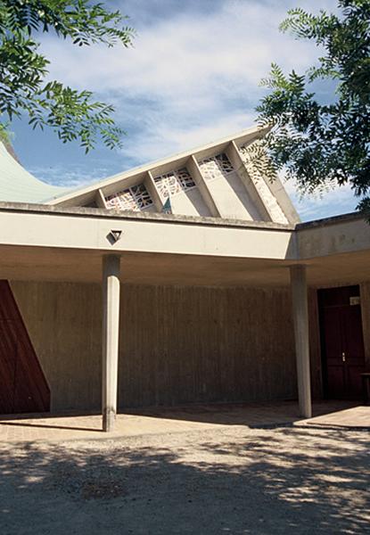 Façade occidentale, préau d'entrée.