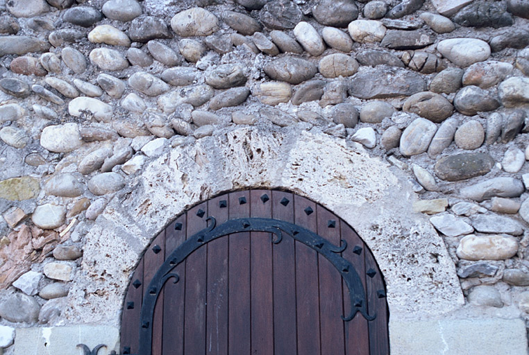 Porte d'accès à la chapelle au nord, détail.