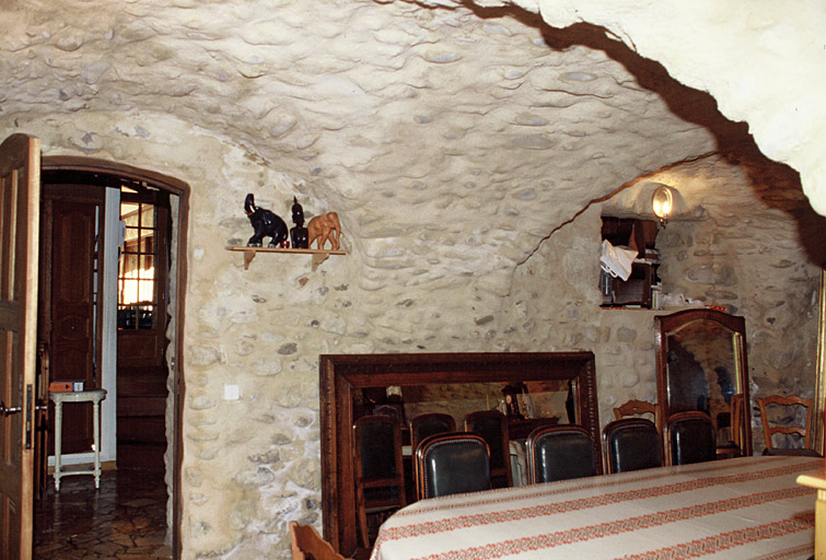 Bergerie, intérieur.