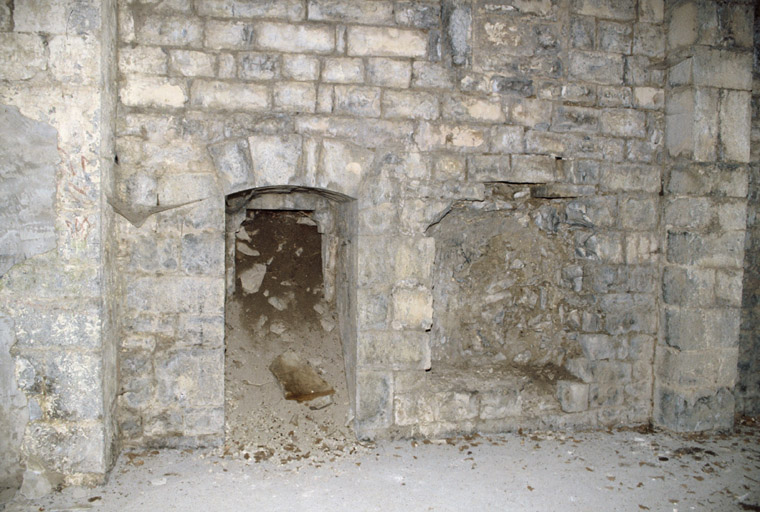 Mur sud, porte vers l'ermitage.